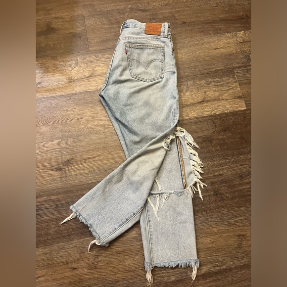Levi’s 501 women ripped jeans - Picture 3 of 5